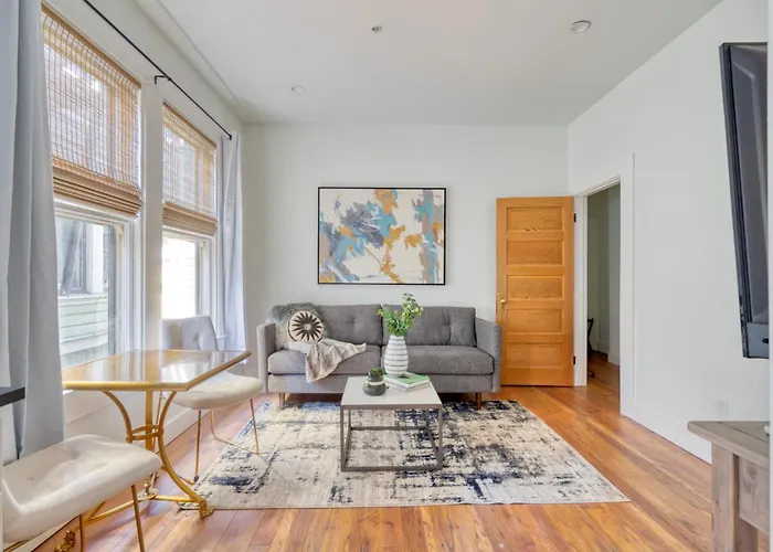 Stay Portland - The Etourdissante Suite - Forest Park & Local Eats