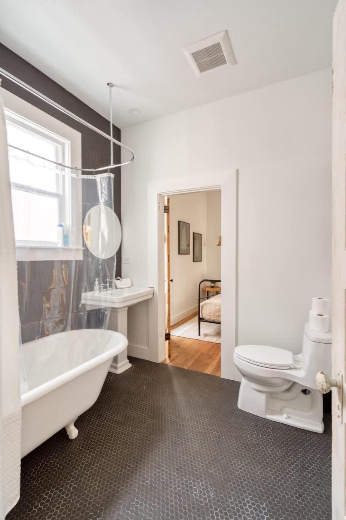 - The Etourdissante - Forest Park & Local Eats Apartment Portland