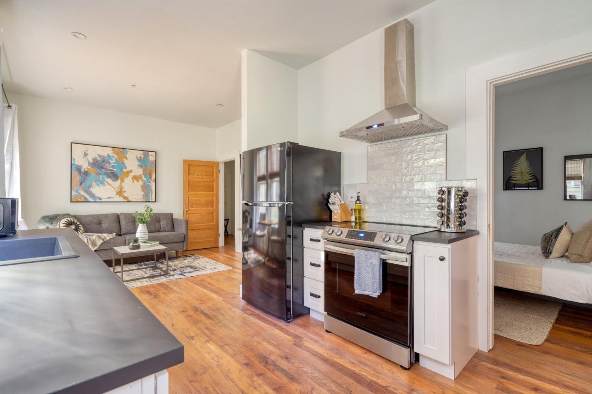 - The Etourdissante - Forest Park & Local Eats Apartment *